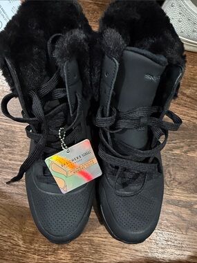 Skechers Women's Black Faux-Fur Lace-Up Winter Boots